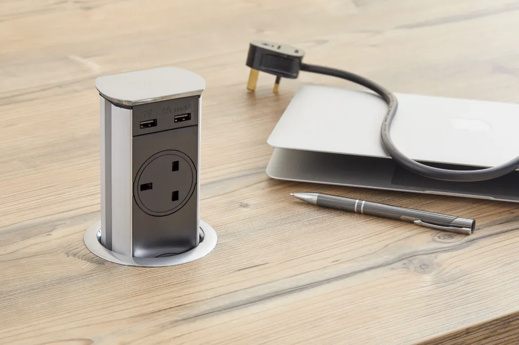 pull_up_socket._2_gang._2_usb._g2.webp