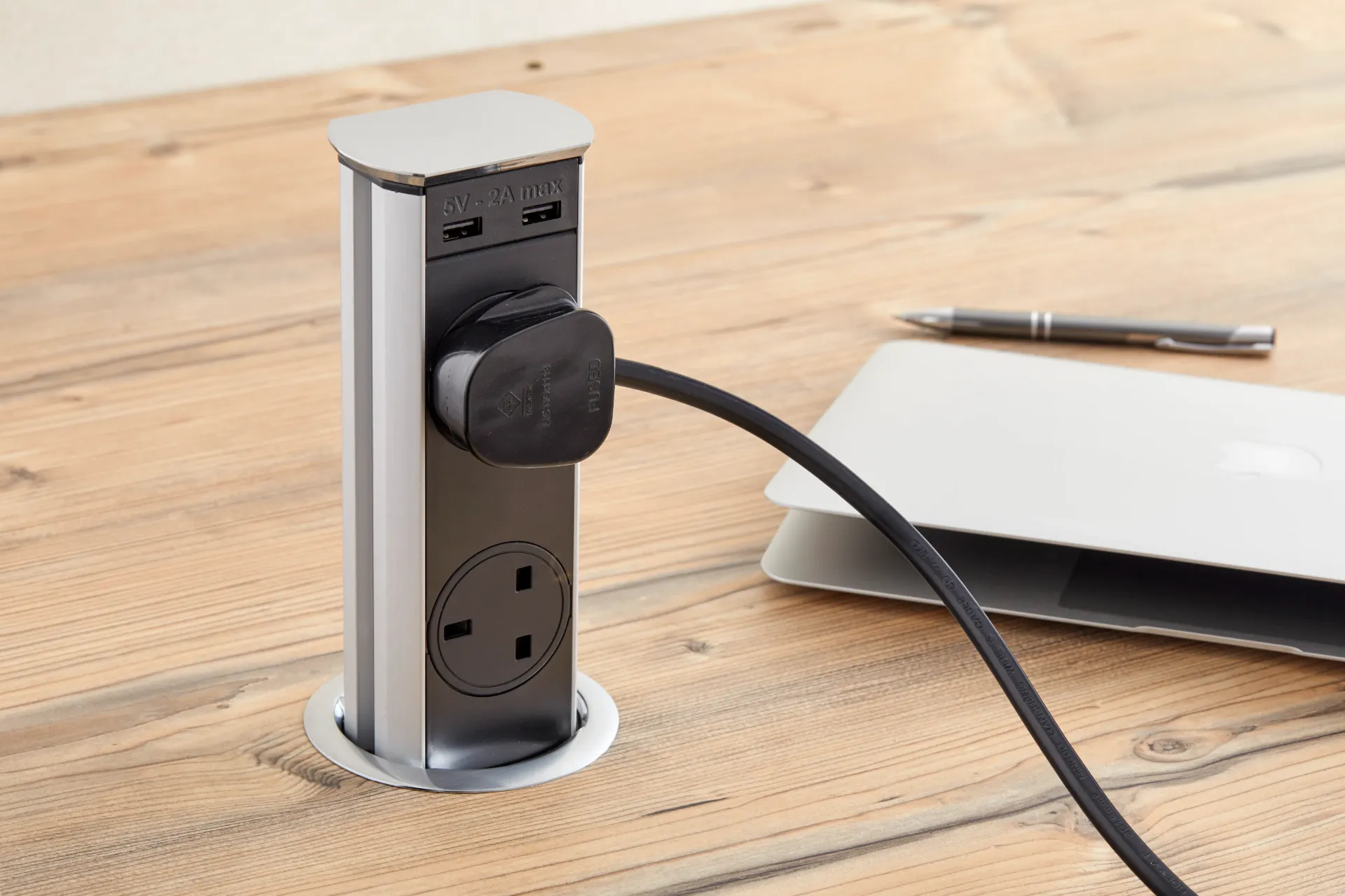 Pull Up Socket 2 Gang / 2 CAT6 Data / 2 USB & LED